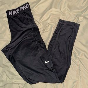 Black Nike leggings